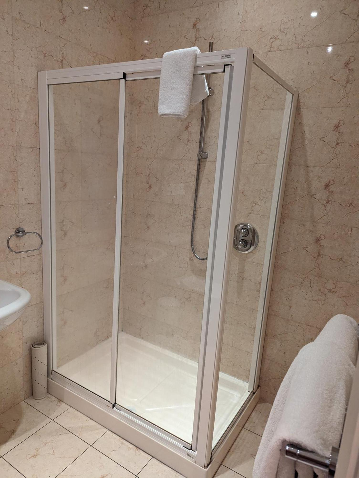 The Western Citypoint Apartments Galway Eksteriør bilde